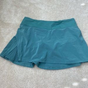 Lululemon Play off the Pleats Skirt